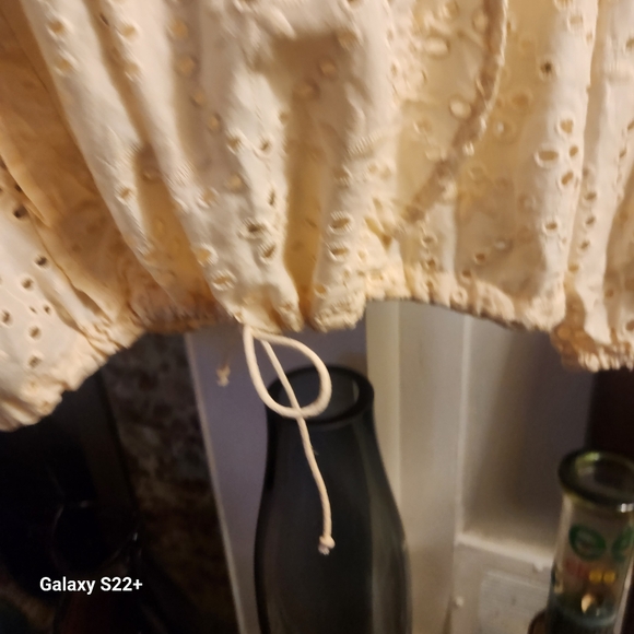 JOIE NWT med cream colored eyelet embroidered top. - Picture 9 of 14